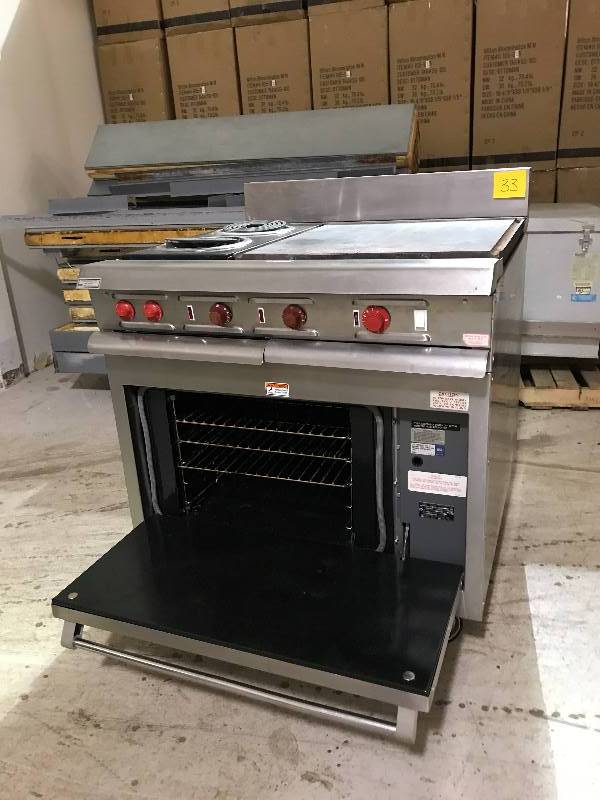Vulcan, Mod #VR60, electric 2 burner range, 2 burner hot plate, half size convection oven, NSF, caster mounted, 208 volts 27 kw, 3 ph, 36x38x37.5H w5l5 back splash,&nbsp Very Clean Unit.
