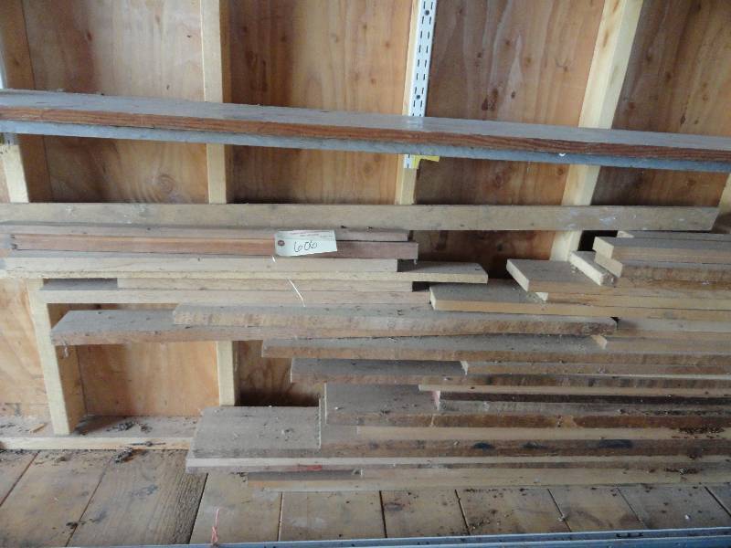 lot 606 image: Boards, random lengths
