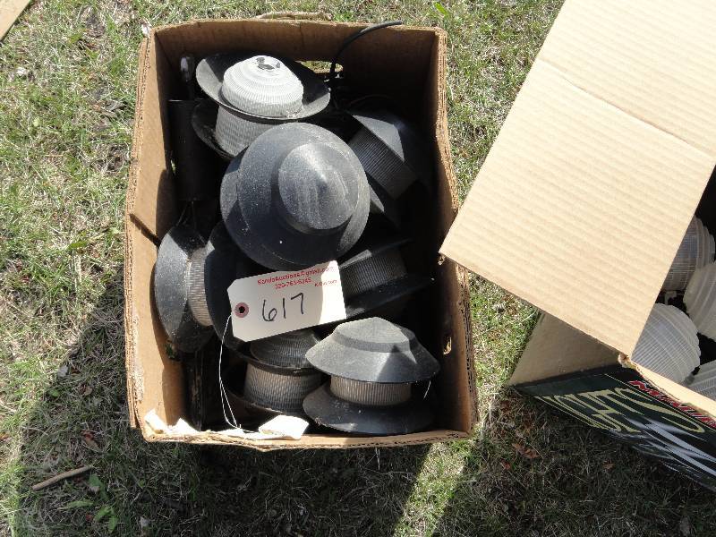 lot 617 image: Solar lights Malibu Low volt New and Used