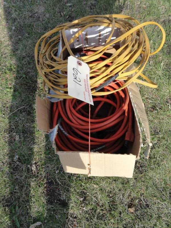 lot 621 image: Extention cords