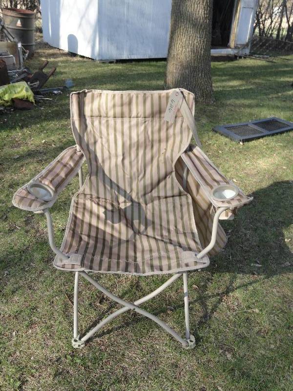lot 626 image: Lawn Chair & Bag