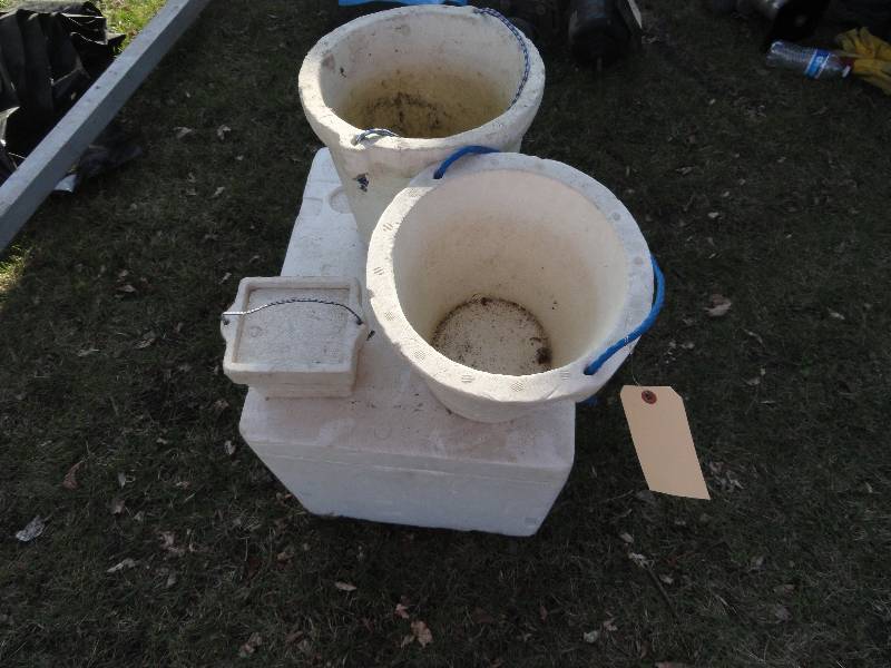 lot 631 image: Styrofoam coolers