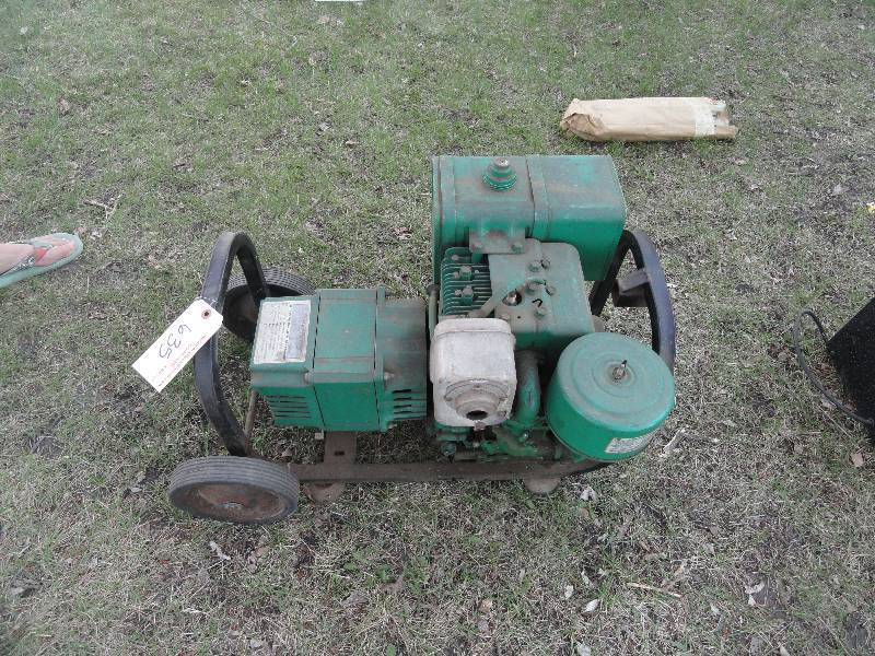 lot 635 image: Generator Brigg & Straten 8hp, Model 544000, Serial # 8541856 Works