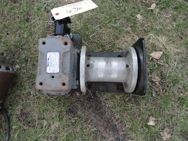 lot 636 image: Socket Driven winch (Indiana power) Model 10-60