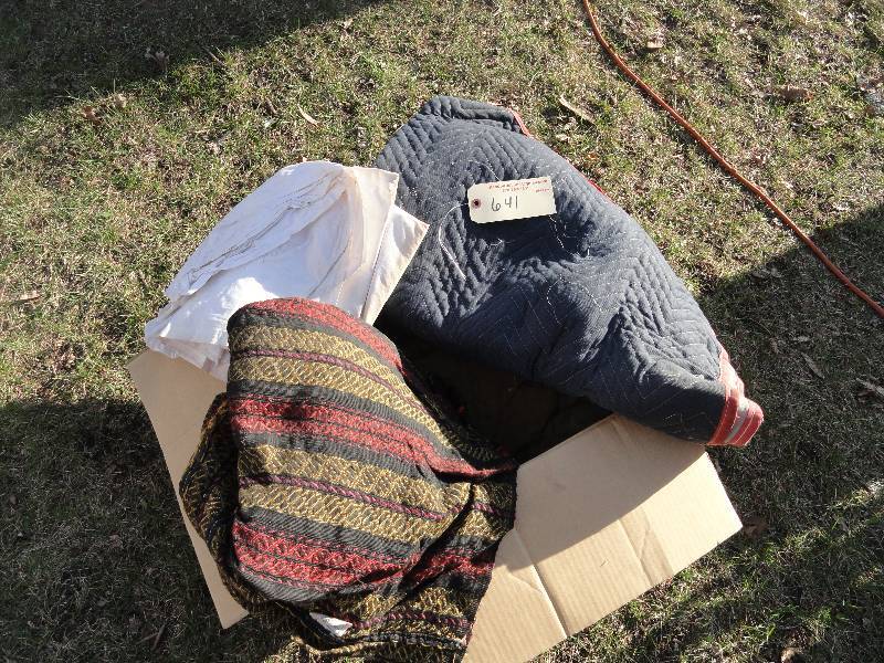 lot 641 image: Packing blankets
