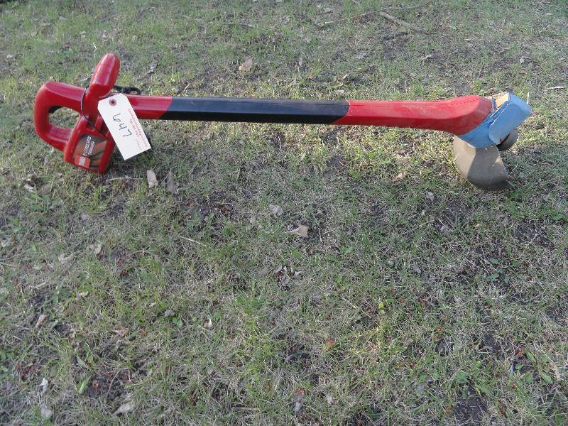 lot 647 image: Trimmer Toro 8 Cordless, Serial # 310018633, 020310 Works