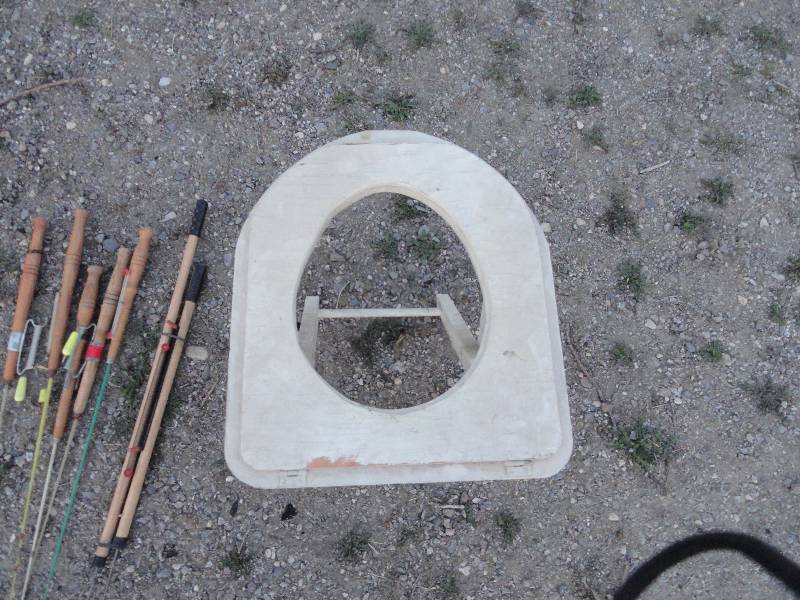 lot 670 image: Fishing poles, Wooden toilet seat, HamburgerHot Dog bonfire grill