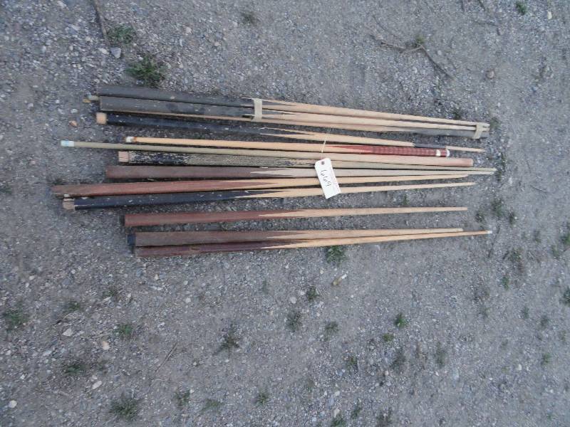 lot 669 image: Pool sticks