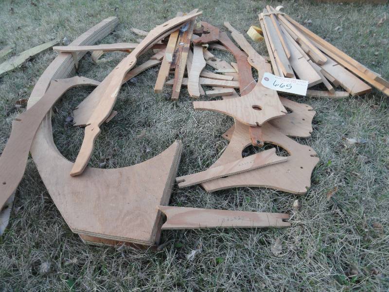 lot 665 image: Random length boards