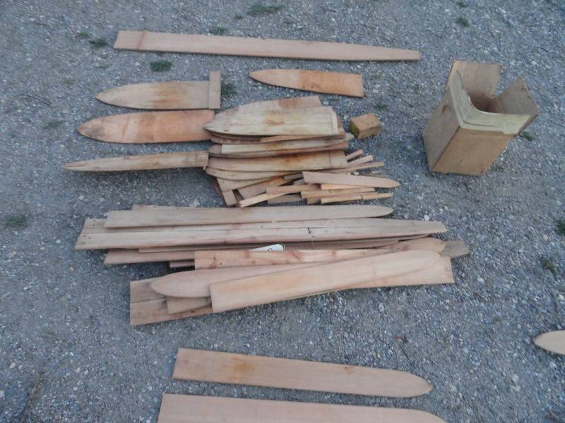 lot 671 image: Skinning Boards, Muskrat, Mink, Weasel, Fox