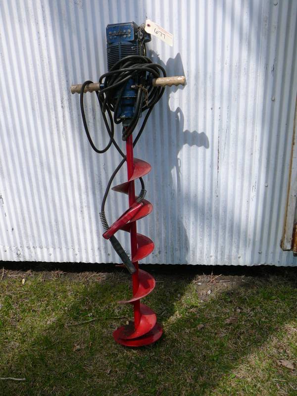 lot 677 image: Ice Auger runs off car battery