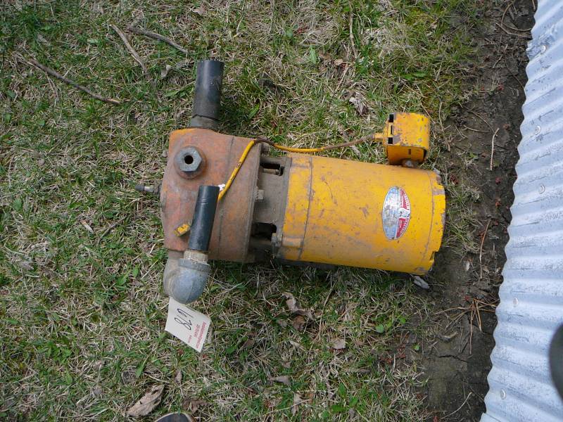lot 678 image: Pump Franklin Model 113021404 34 hp