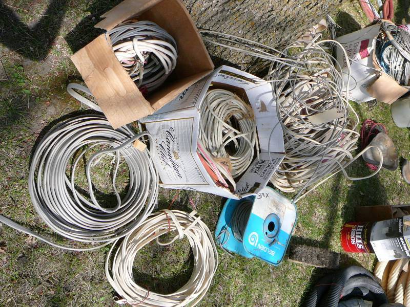 lot 688 image: Cables Resistant Sunlite 600 volt, 8786-500-60 Vac jacked cable, Large lot