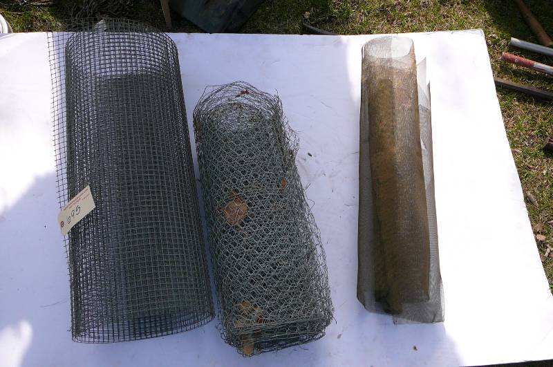 lot 695 image: Chicken wire, Wire mesh, Screen