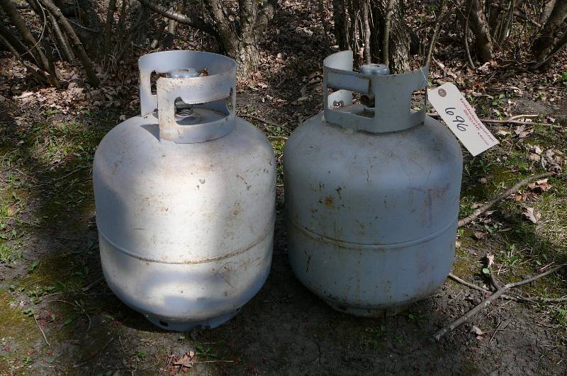 lot 696 image: LP Tanks 2-20 gallon