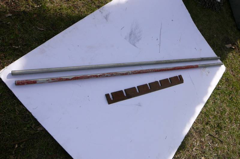 lot 712 image: 2 alum Pipes