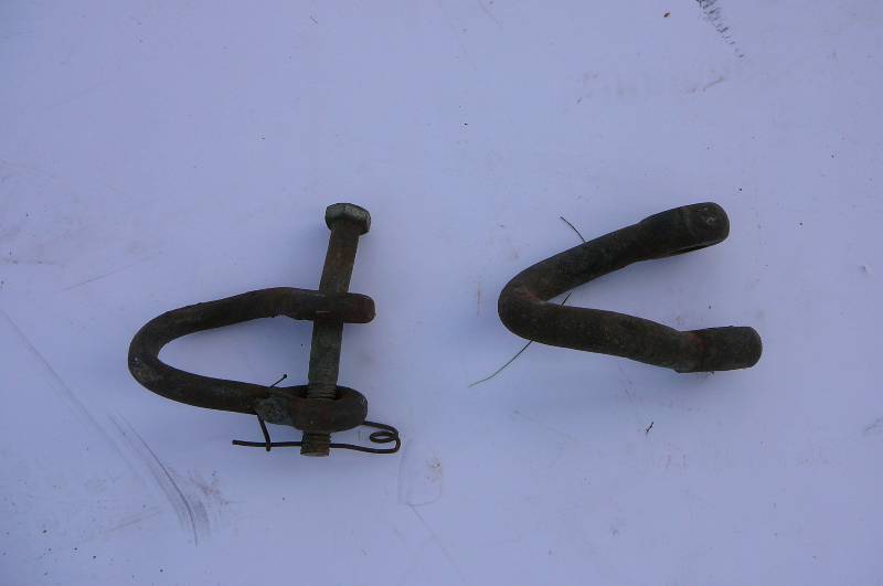 lot 711 image: Clevis 2 count, 2 conduit pipes