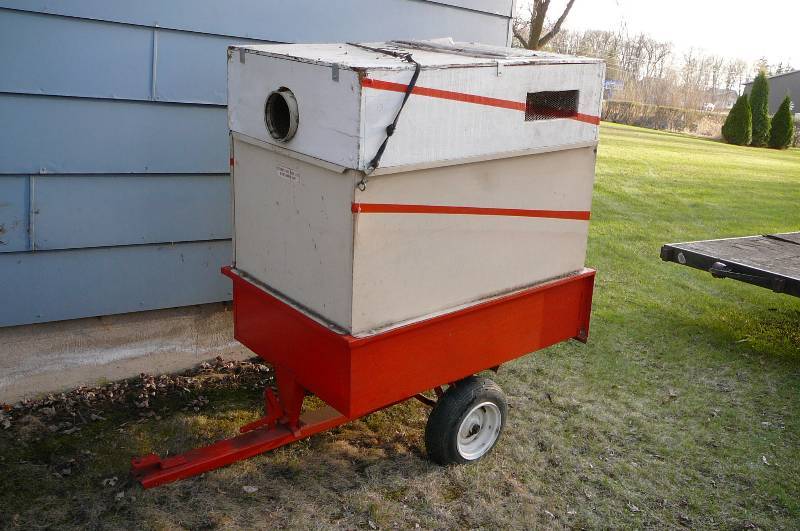 lot 754 image: Allis Chalmers Lawn Cart