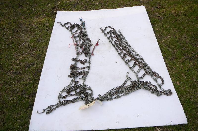 lot 761 image: Tire Chains Allis Chalmers