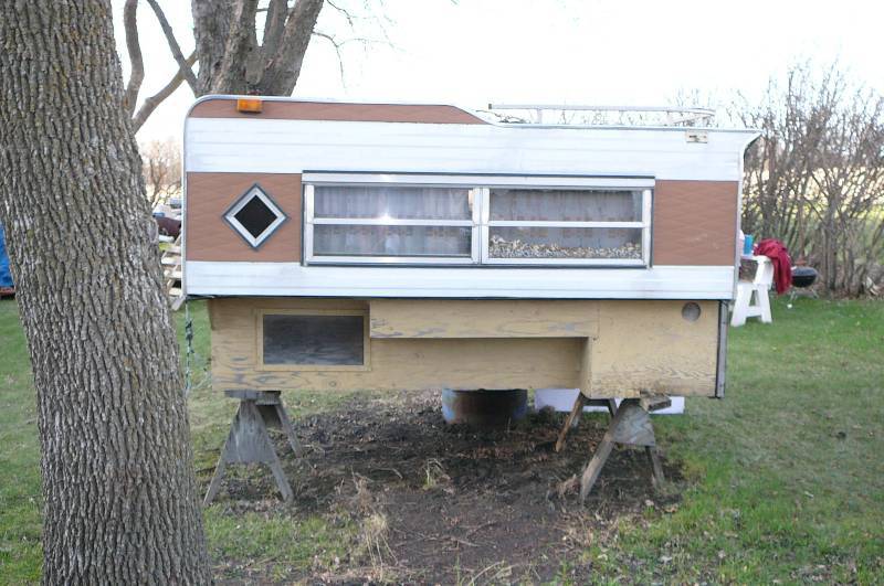 lot 773 image: Vintage truck topper Needs work