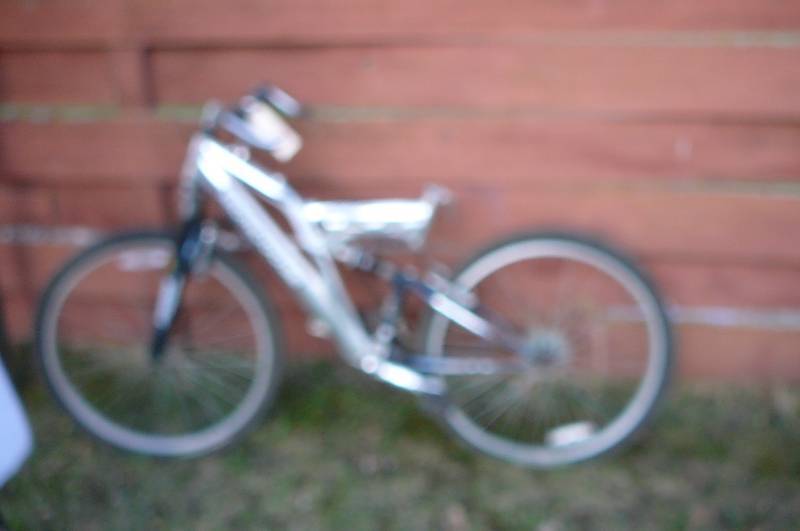 lot 778 image: Bike Mongoose Domain parts