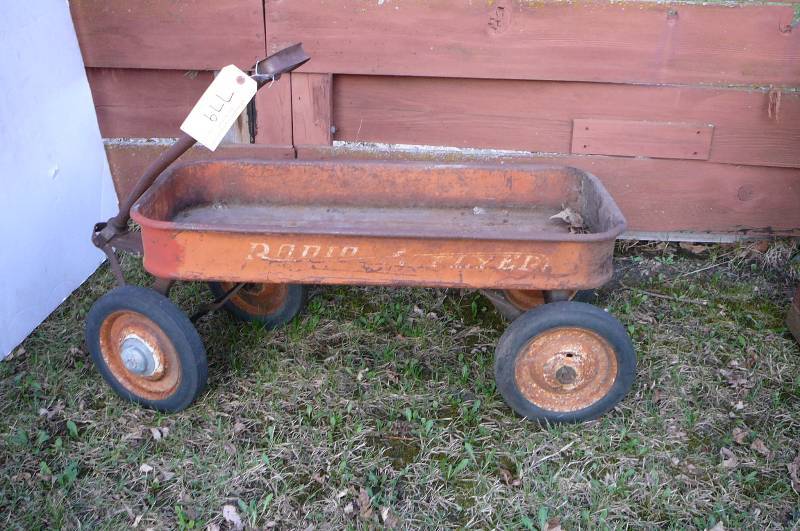 lot 779 image: Vintage Radio Flyer Wagon