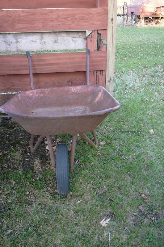 lot 781 image: Vintage Wheel barrow