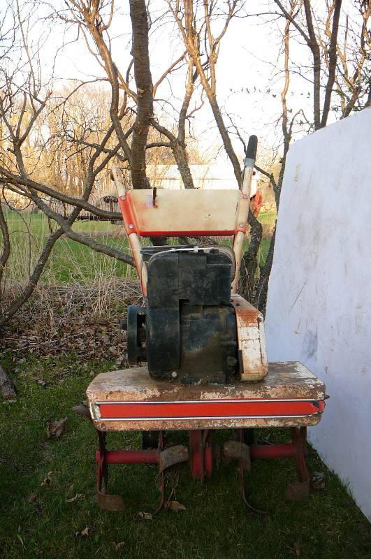 lot 785 image: Tiller Our Own Briggs & Straton Engine