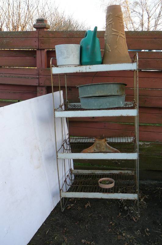 lot 789 image: Steel Rack, Oil Pans, Steel Base etc