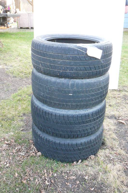 lot 792 image: Tires, Tiger paw touring, Uniroyal