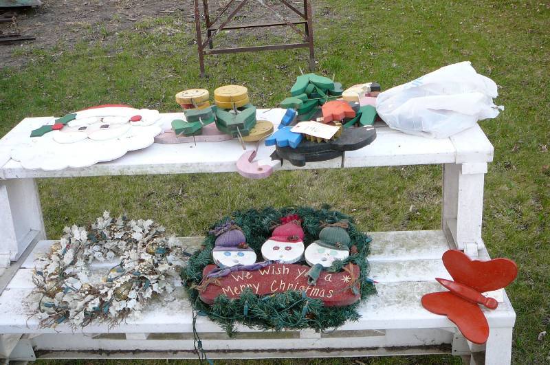 lot 796 image: Yard items