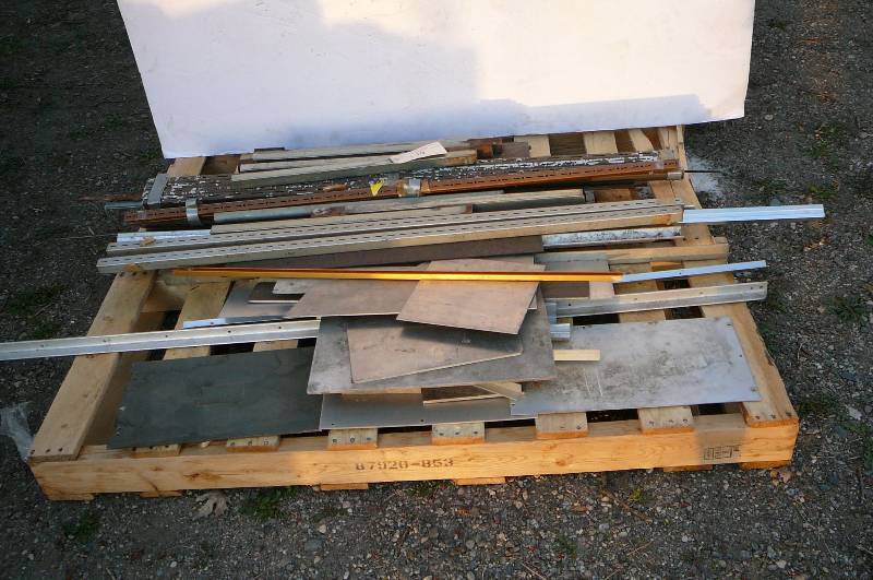 lot 799 image: Steel & Alum, Square , Flat, Round, Shelf Brackets, Shafts