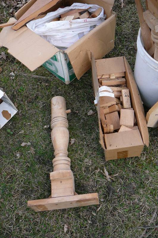lot 717 image: Wooden Dowels and miscellaneous wood pieces