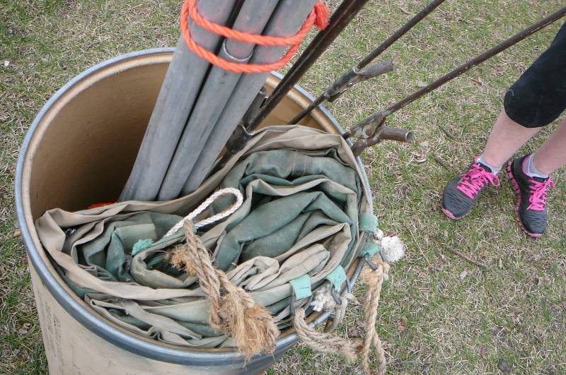 lot 723 image: Canvas Tent 10x10, with stakes