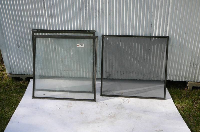 lot 737 image: Storm Windows, 1 Screen, 36 Larson Storm Door