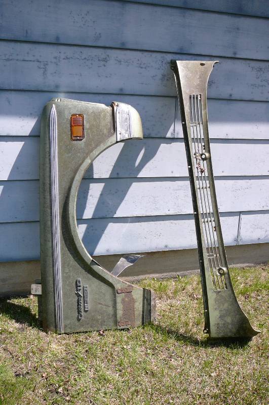 lot 807 image: Chevy PU Rt Fender and cowl panel