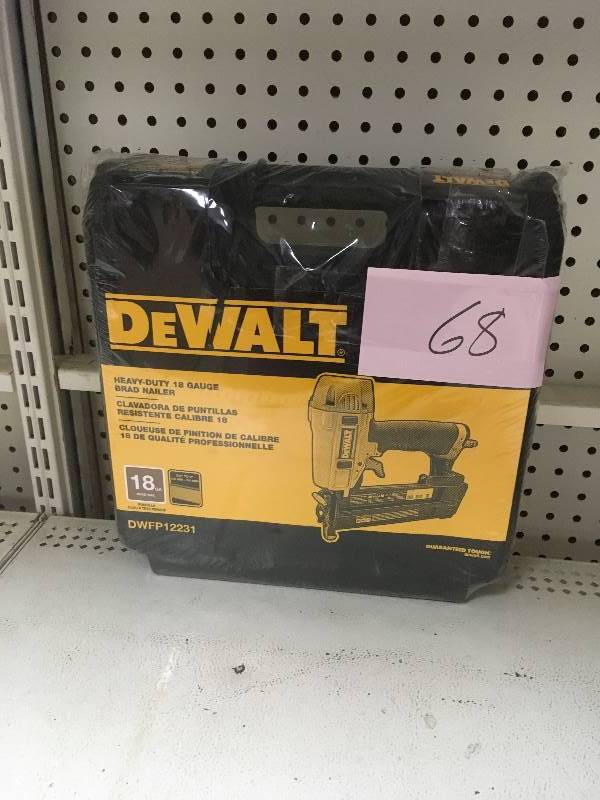 DeWalt Heavy-Duty 18-Gauge Brad Nailer Kit new