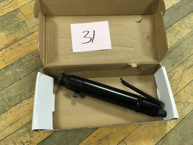 Steel Core Pneumatic Needle Scaler with Straight Grip open box not used