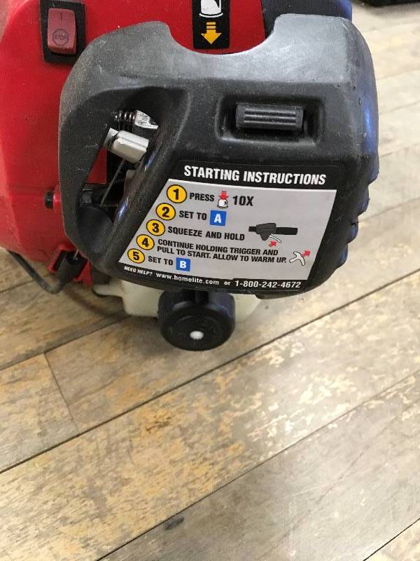 Homelite 2-Cycle 26 cc Straight Shaft Gas Trimmer used in working condition