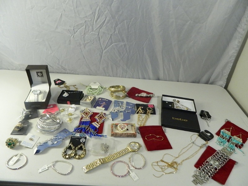 lot 32 image: Estate Jewelry
