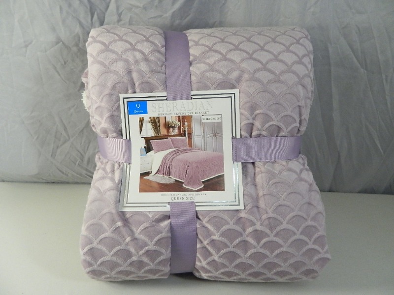 lot 34 image: New Queen Sized Mermaid Blanket