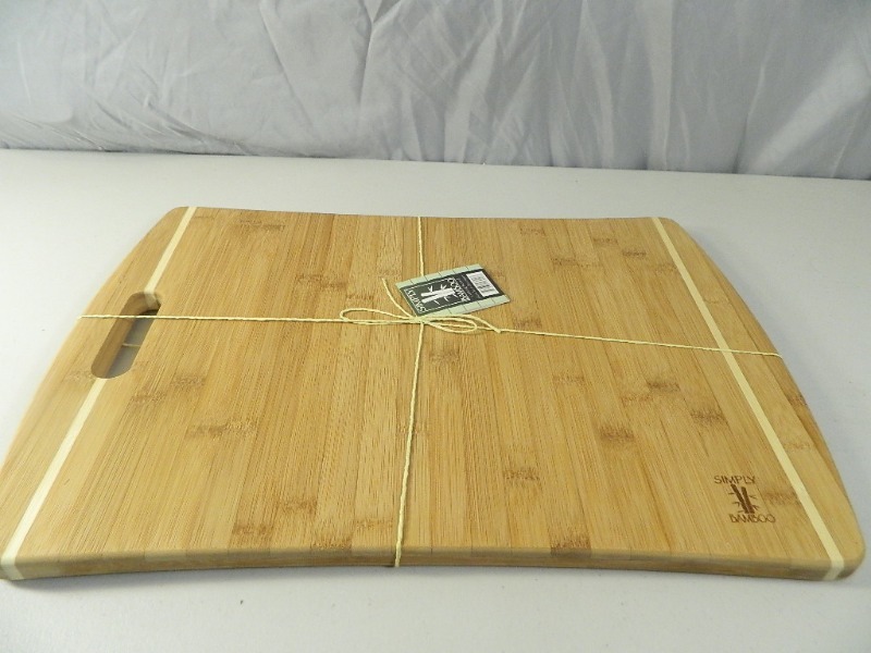 lot 66 image: New Large Simply Bamboo Cutting Board