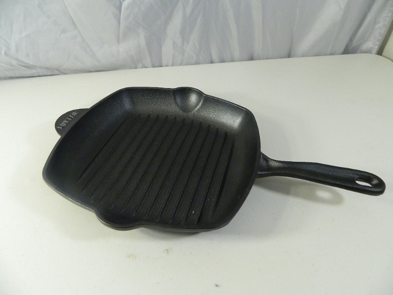 lot 73 image: New Cast Iron Pan
