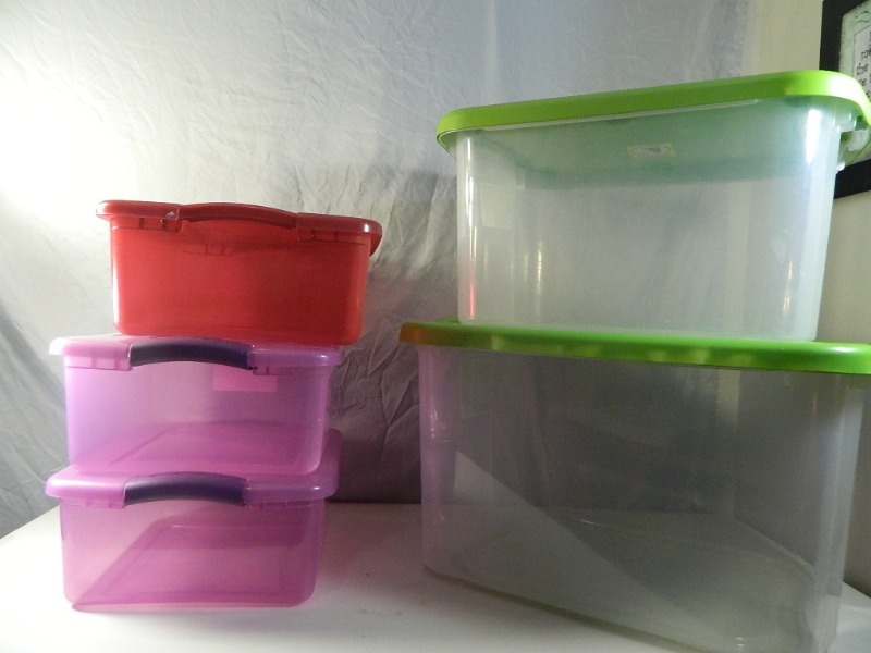 lot 109 image: 5 Totes with Lids