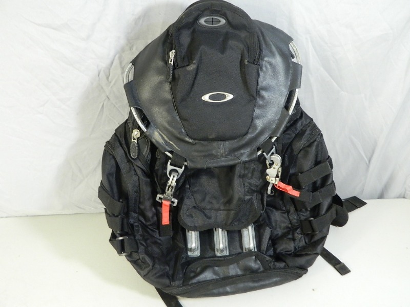 lot 117 image: Oakley Backpack