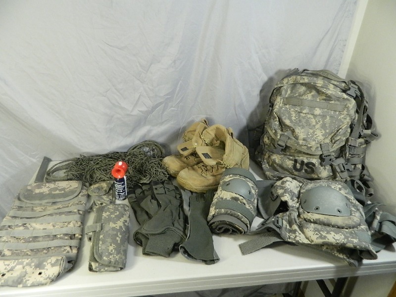 lot 123 image: Army Backpack, Pads, and Accessories