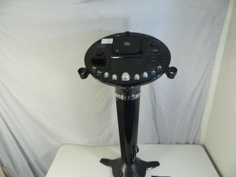 lot 131 image: The Singing Machine
