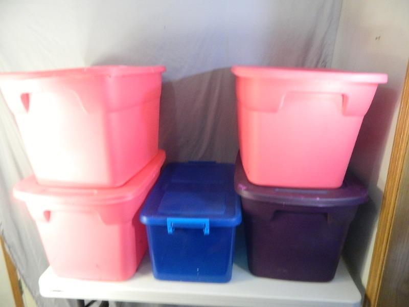 lot 136 image: 5 Totes with Lids
