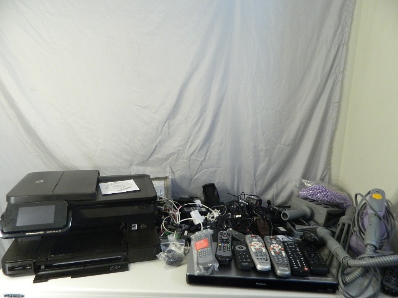lot 140 image: Assorted Electronics