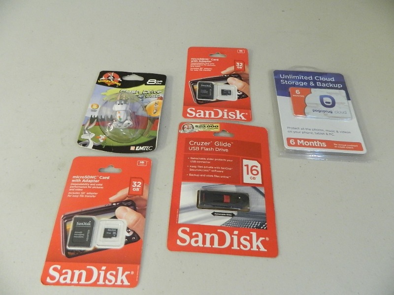 lot 141 image: New Memory Card  USB Flash Drives